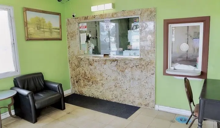 Norwalk Inn & Suites - Lobi