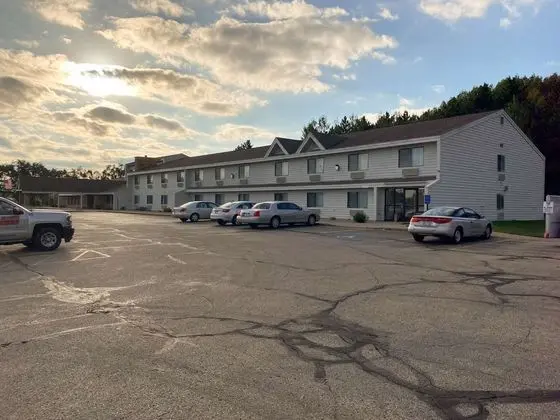 NORWAY INN LODGE AND SUITES
