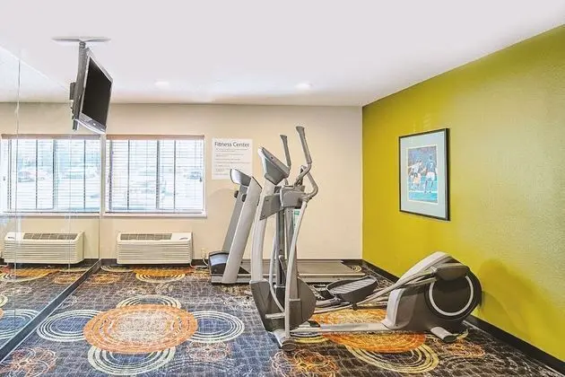 Norwood Inn & Suites Milwaukee - Fitness