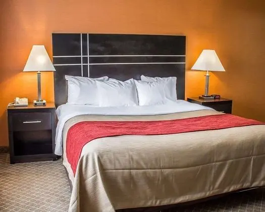 Norwood Inn & Suites North Conference Center