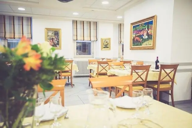Hotel Notre- Dame de France - Yerinde Yemek
