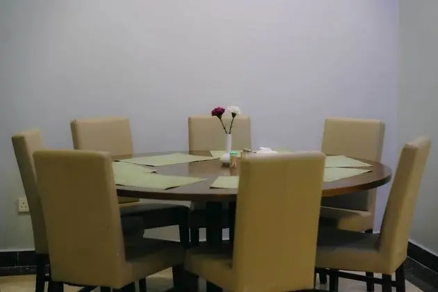 Nour Al Thuria Hotel - Yerinde Yemek