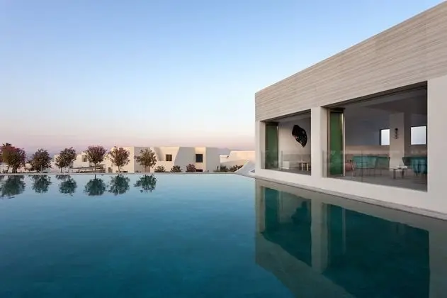 NOŪS Santorini