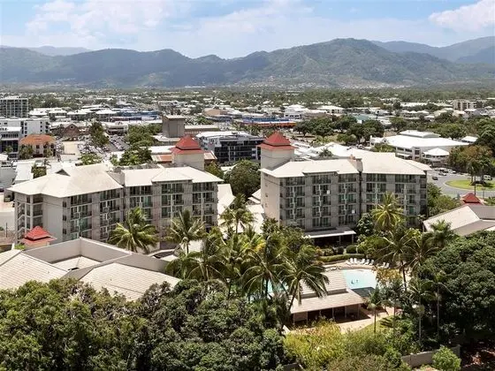 Novotel Cairns Oasis Resort