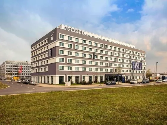 Novotel Duesseldorf Airport - Dış Mekan