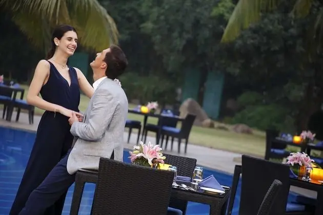 Novotel Hyderabad Convention Centre Hotel - Havuz