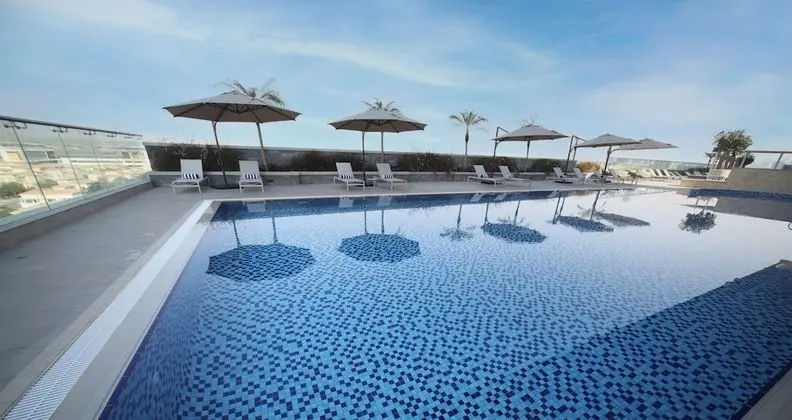Novotel Jumeirah Village Triangle - Havuz