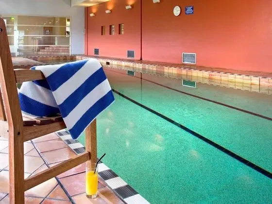 Novotel Lake Crackenback Resort & Spa - Havuz