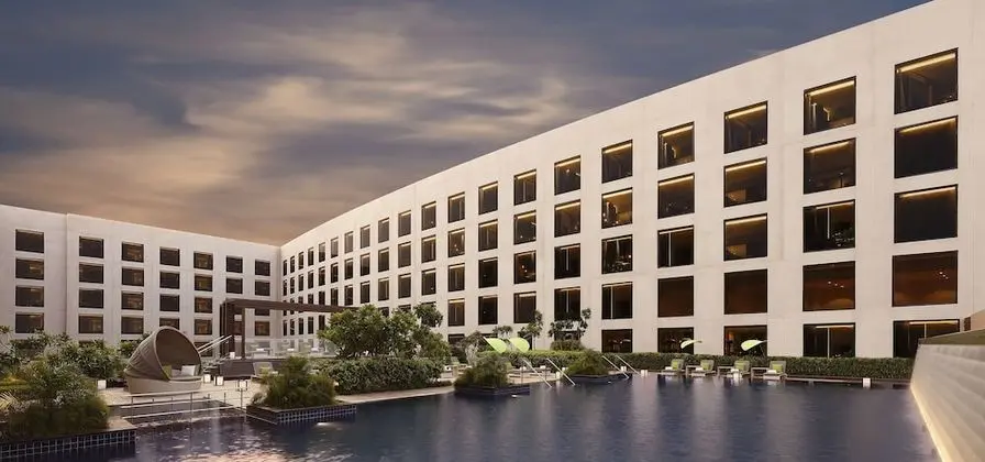 Novotel New Delhi Aerocity Hotel - Havuz