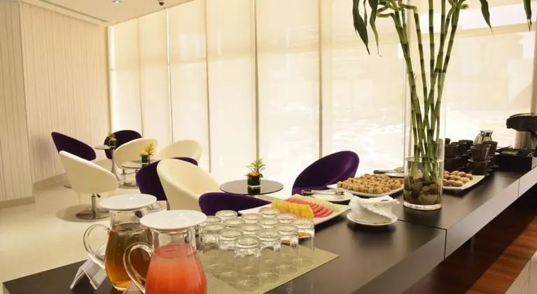 Novotel Suites Riyadh Dyar - Yeme / İçme