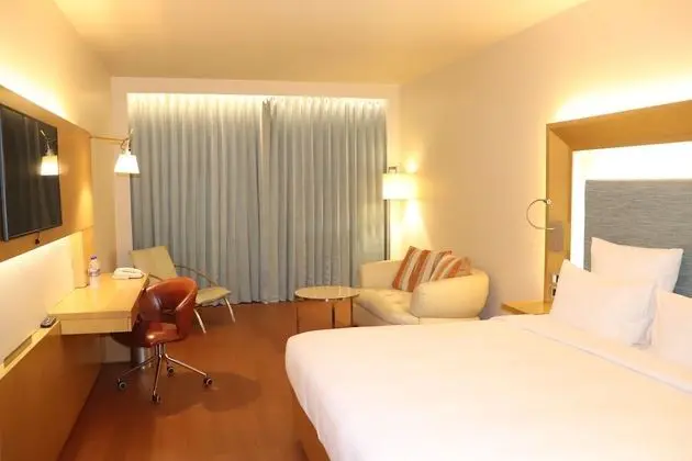 Novotel Visakhapatnam Varun Beach Hotel - Oda
