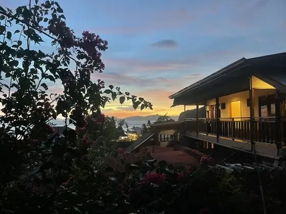 Novie's Tourist Inn