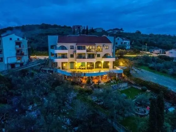 Novis - Close to the sea - A4 Silvia Maria