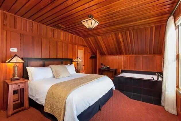 Noyo Harbor Inn Restaurant and Tavern - Oda