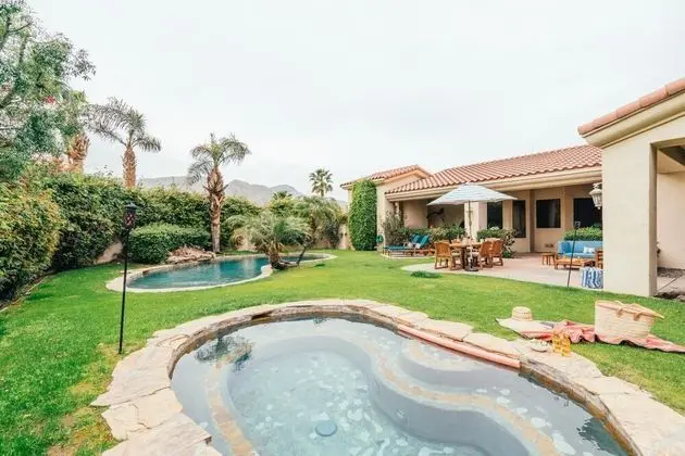 Nuestra - Firefly in La Quinta - Oda