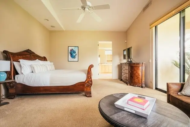 Nuestra - Firefly in La Quinta - Oda