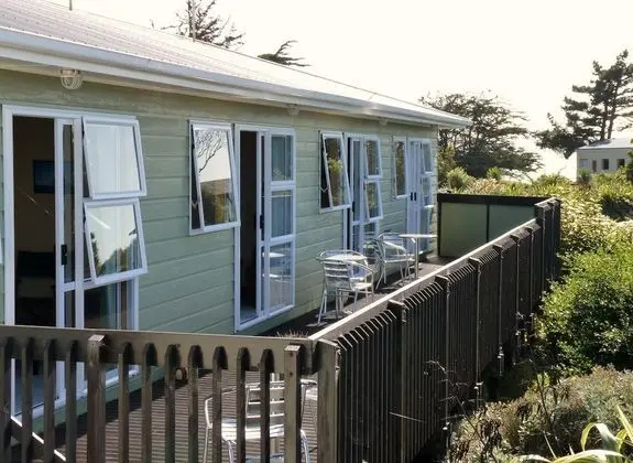 Nugget View & Kaka Point Motels