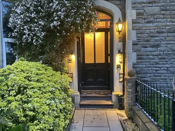 Number One Hundred B&B - 1