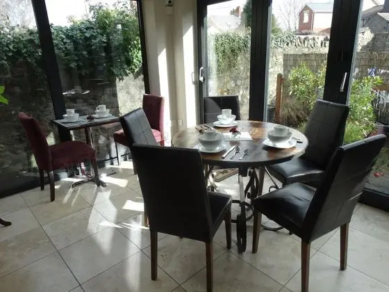 Number One Hundred B&B - Yerinde Yemek