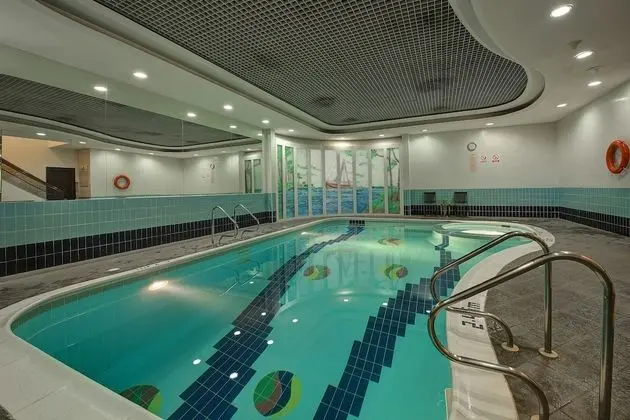 Number One Tower Suites - Havuz