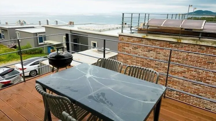 Nuri (Blue Road Town Pension