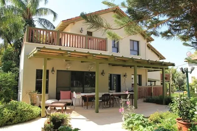 Nuriel Fruit & Guest House