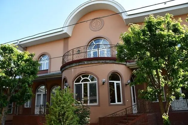 Nurziyo Guest House