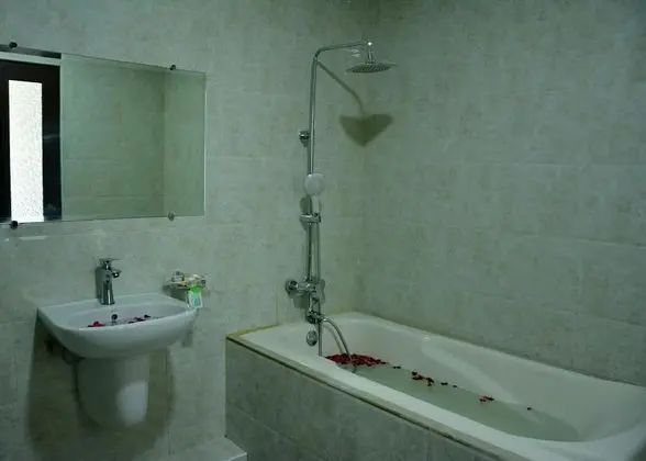 Nwe Waddy Hotel Pyin Oo Lwin - Banyo Tipleri