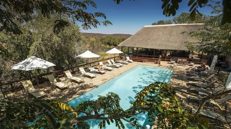 Nyati Safari Lodge - Havuz