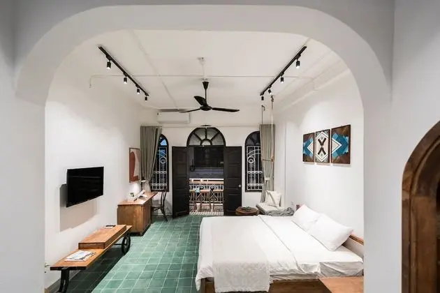 NYNA - Home Away From Home - Dış Mekan
