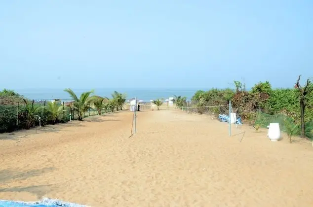 O Hotel Goa, Candolim Beach - Plaj