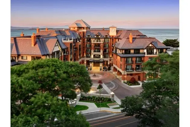 Oak Bay Beach Hotel