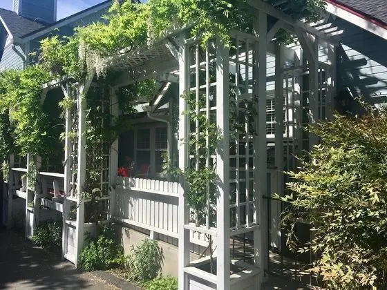 Oak Hideaway Cottage- 1.5 Blocks to OSF