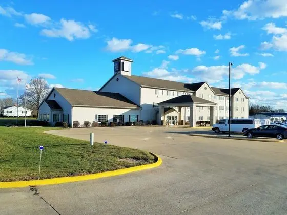 Oak Hill Inn & Suites - 1