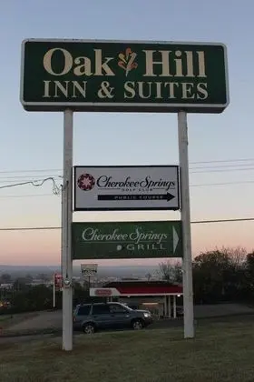 Oak Hill Inn & Suites - Dış Mekan