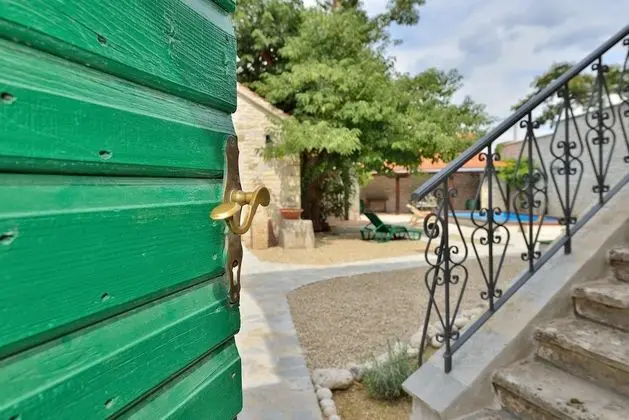 Villa Oak Historical Villa With Intimate Garden Heated Pool in Zadar Area