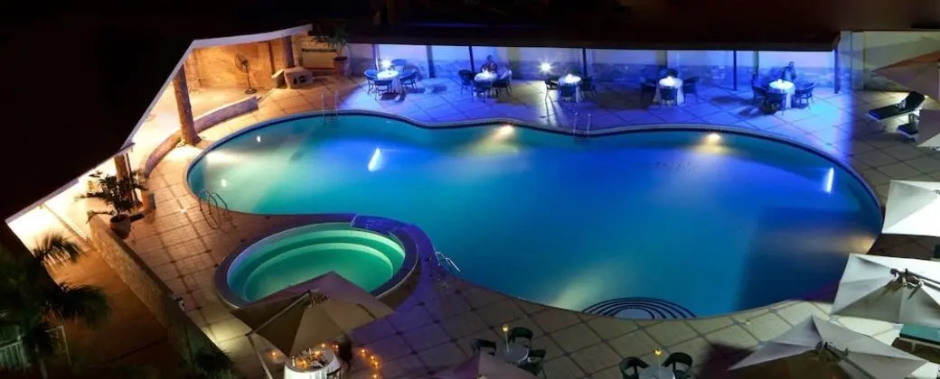 Oak Plaza Hotels - East Airport