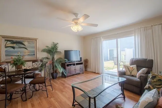 Oak Shores 103