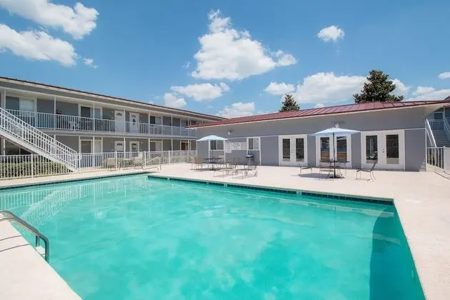 Oak Shores Studio 56