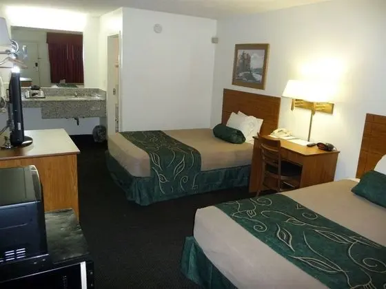 Oak Tree Inn Livonia