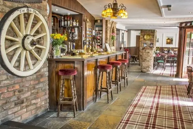 The Oak Wheel Pub - Lobi