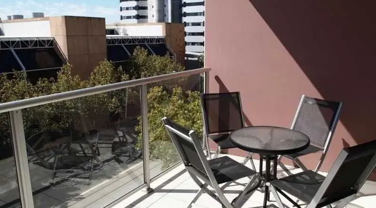 Oaks Adelaide Embassy Suites - Manzara / Peyzaj