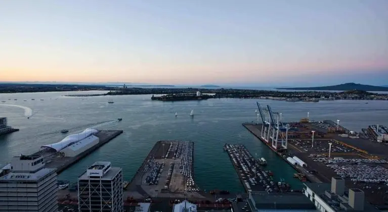 Oaks Auckland Harbour Suites