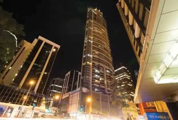 Oaks Brisbane Aurora Suites