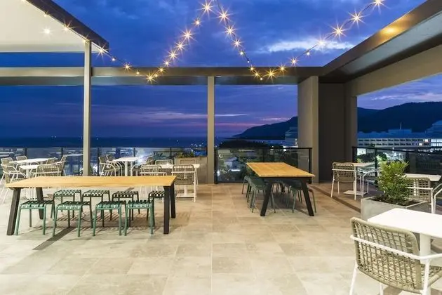 Oaks Cairns Hotel - Yerinde Yemek
