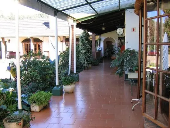 Oaks Lifestyle Farm & Holiday Resort - Lobi