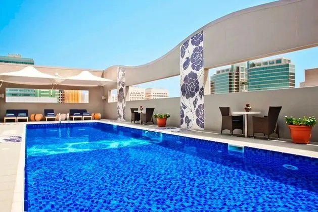 Oaks Liwa Executive Suites - Havuz