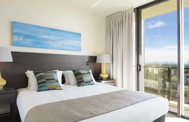 Oaks RedCliffe Mon Komo Suites