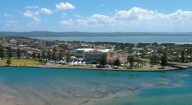 Oaks Waterfront Suites
