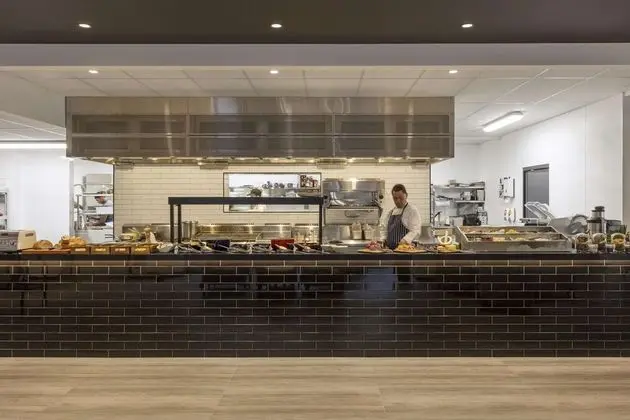 Oaks Wellington Hotel - Yerinde Yemek